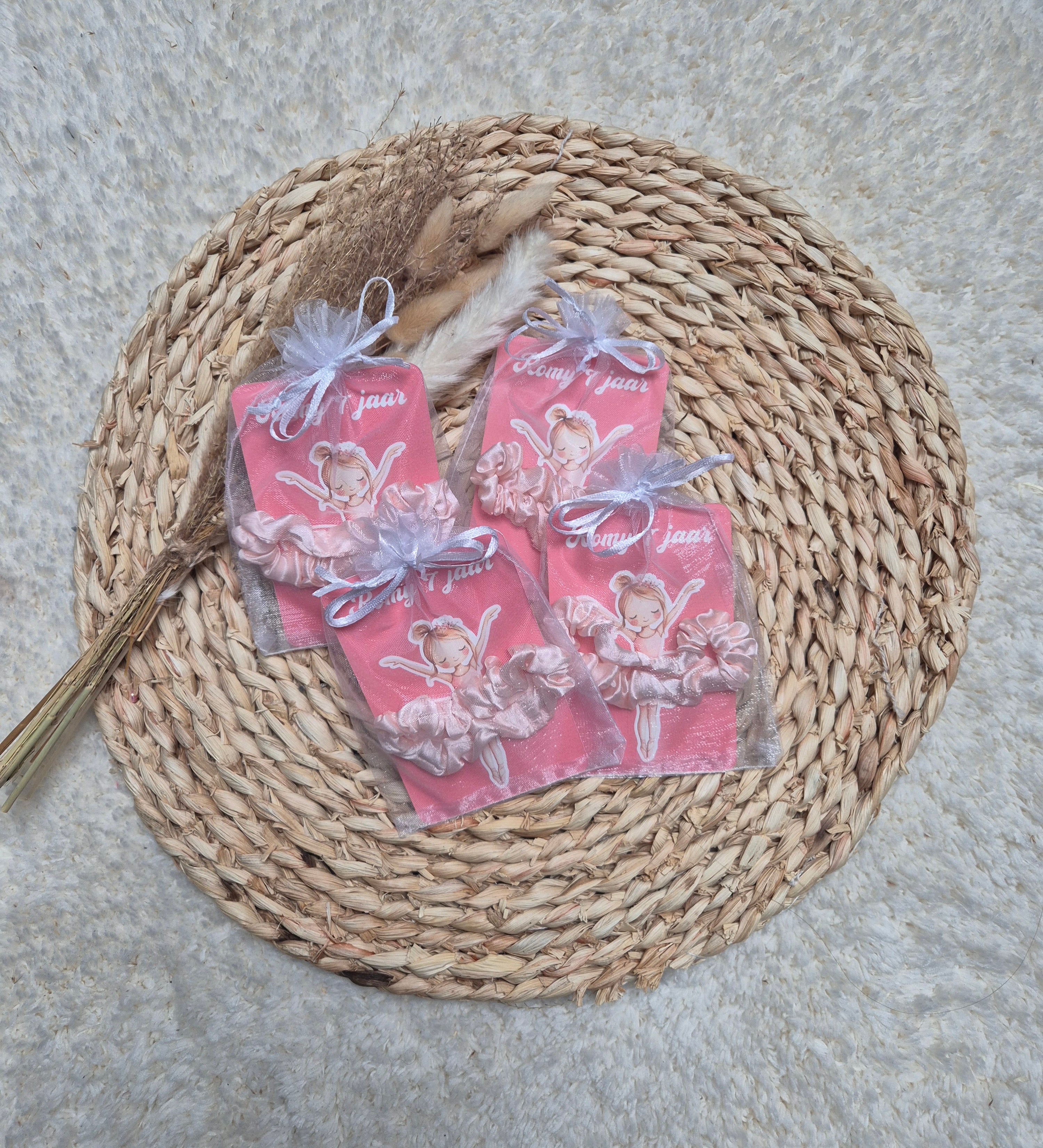 BALLERINA SCRUNCHIE 🌸